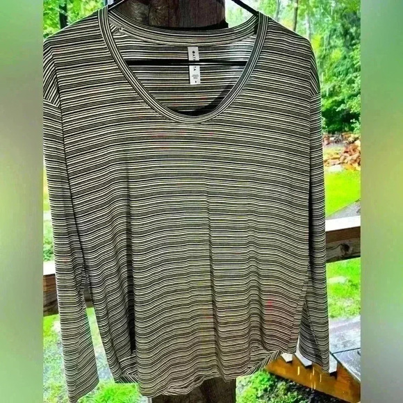 Athleta women's Sz Sm Black White Stripe Cloudlight Stratus Long Sleeve Tee Top - Picture 1 of 4